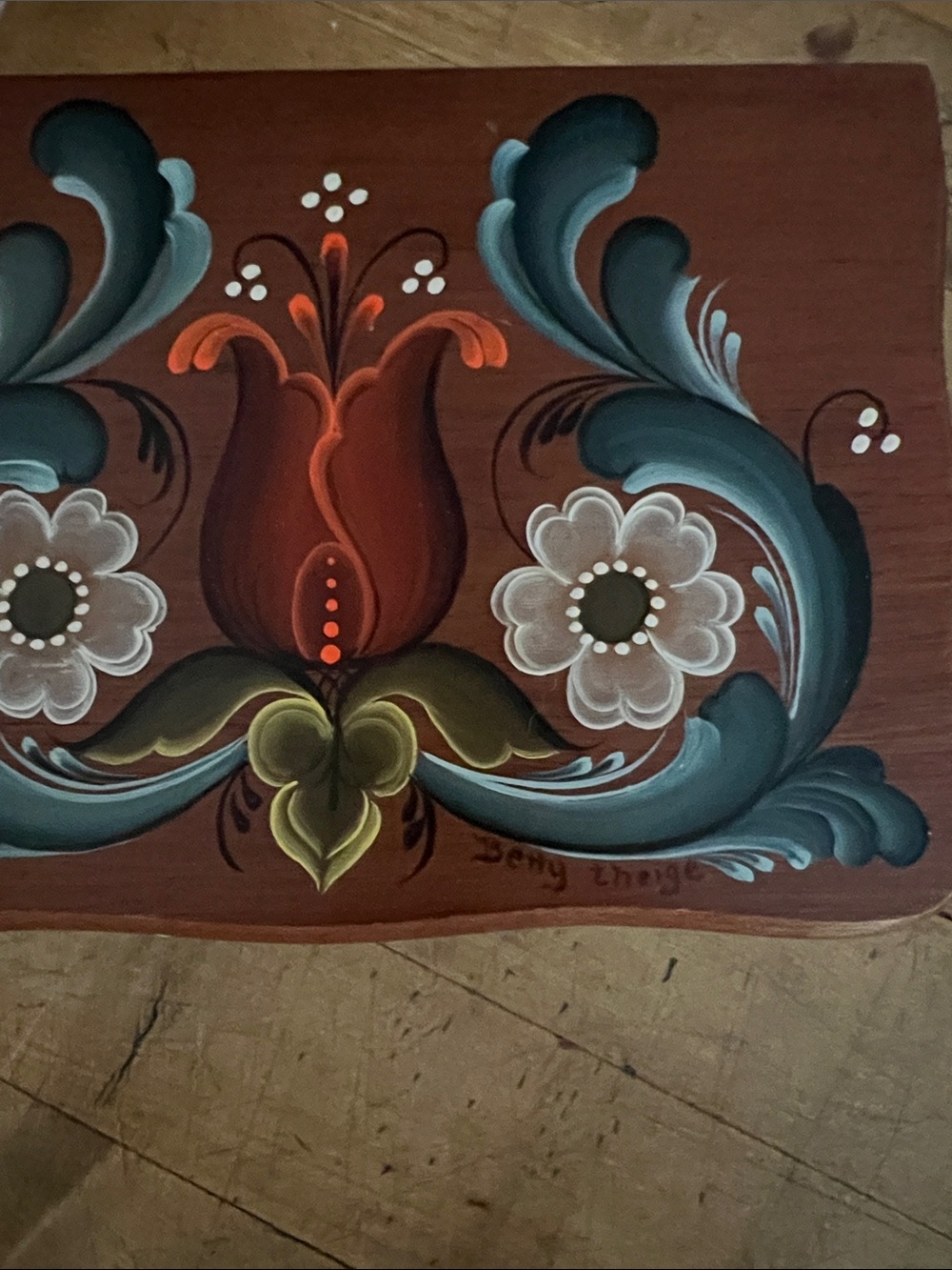 Hand-Painted Rosemaling Artist
Betty L. Theige Viroqua, Wisconsin Jewelry Box - Picture 5 of 8